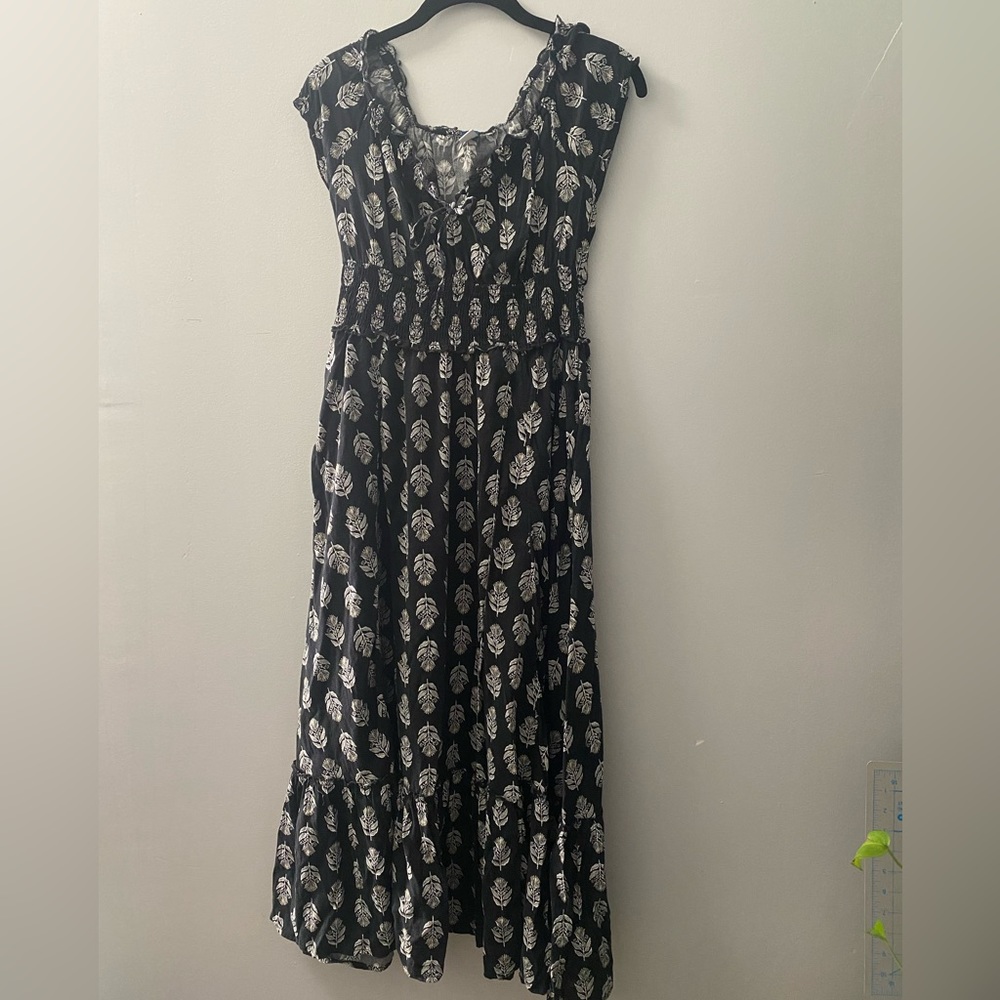Old Navy Maxi Dress size S black and white floral